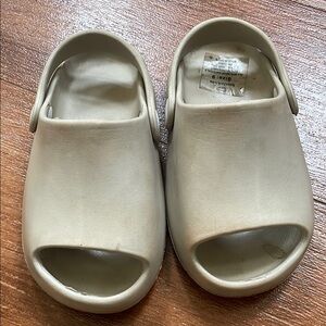 Adidas Yeezy Foam Runners - Cream